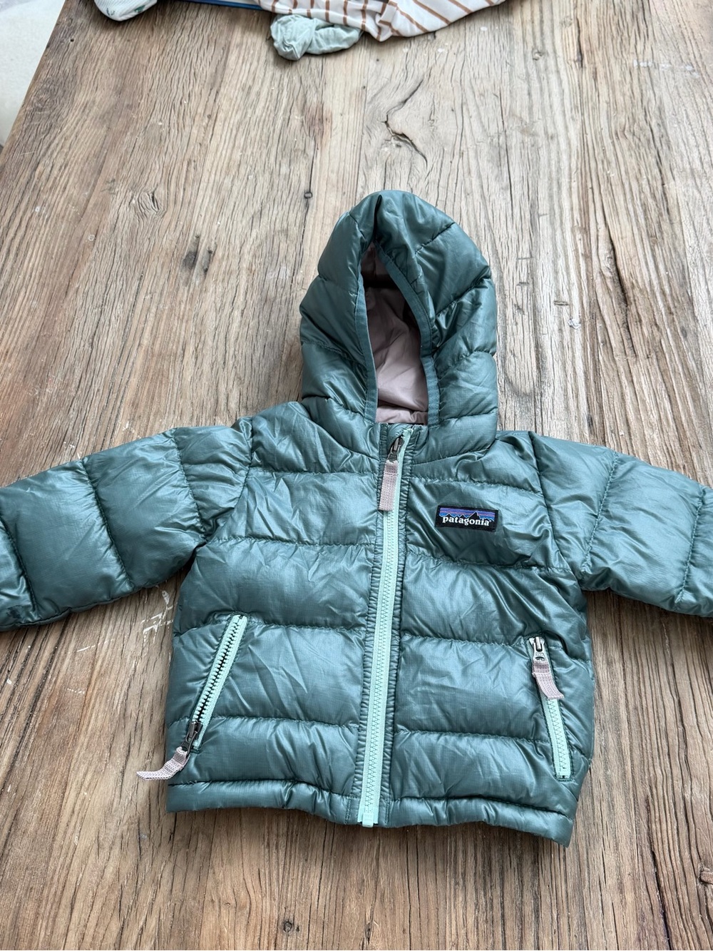 Patagonia Baby Hi-Loft Down Sweater Hoody, size 3–6M